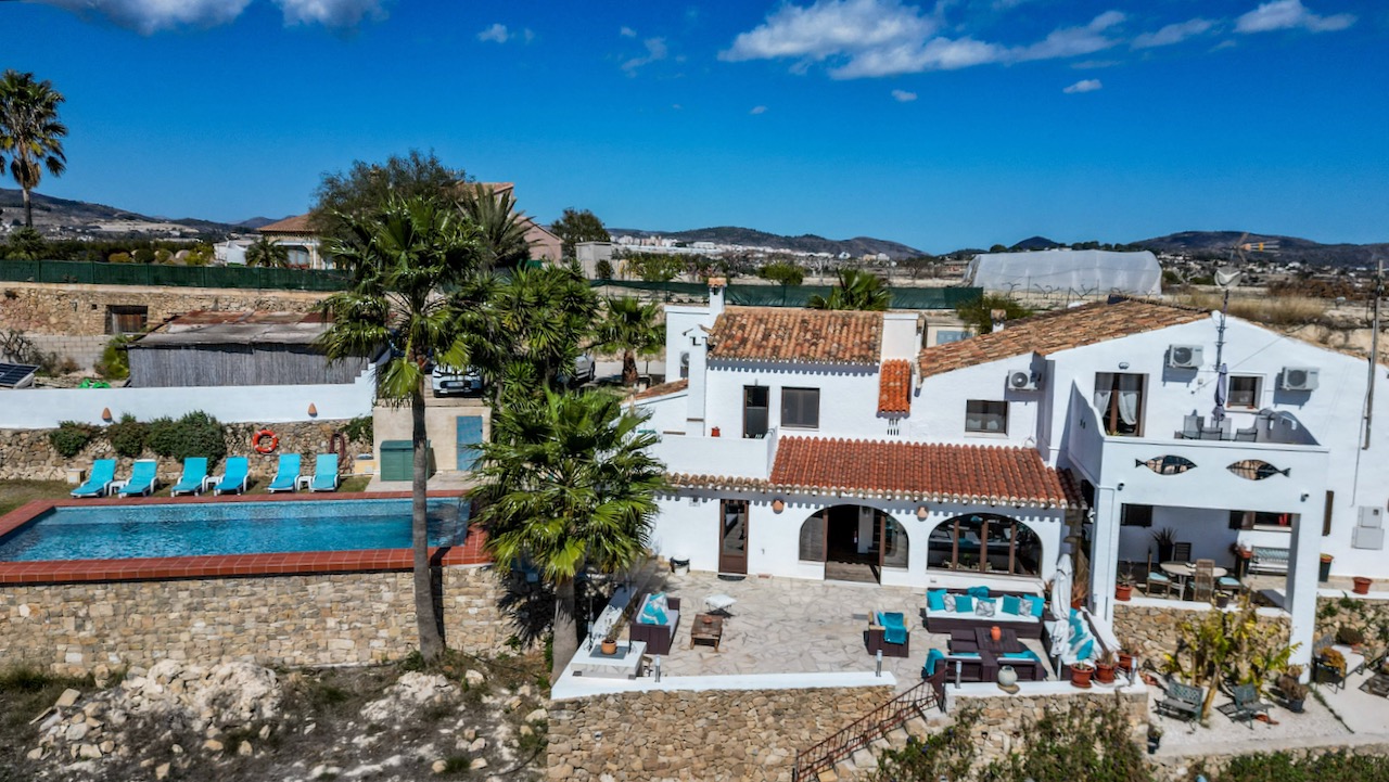Fully Renovated Finca with Sea Views and Pool for Sale in Benissa