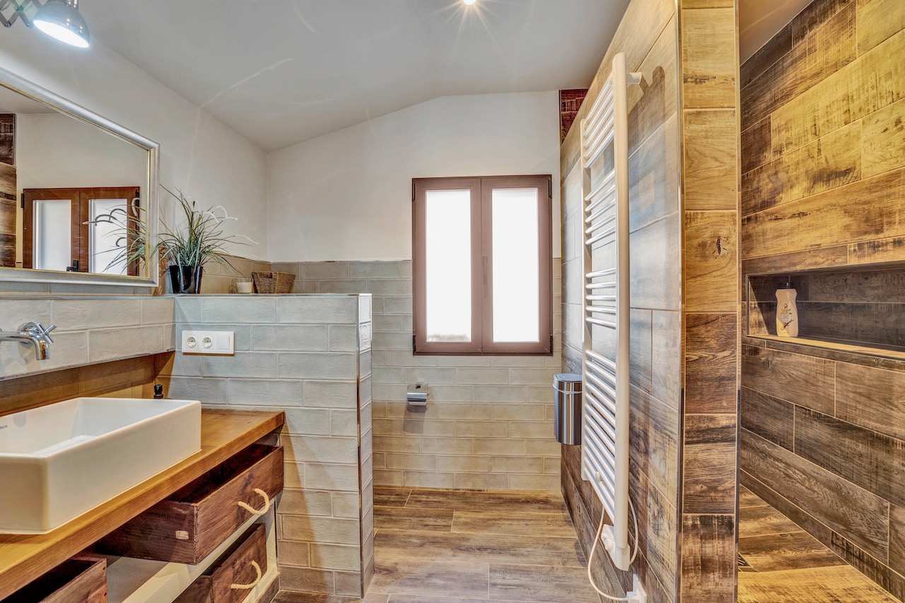 Fully Renovated Finca with Sea Views and Pool for Sale in Benissa