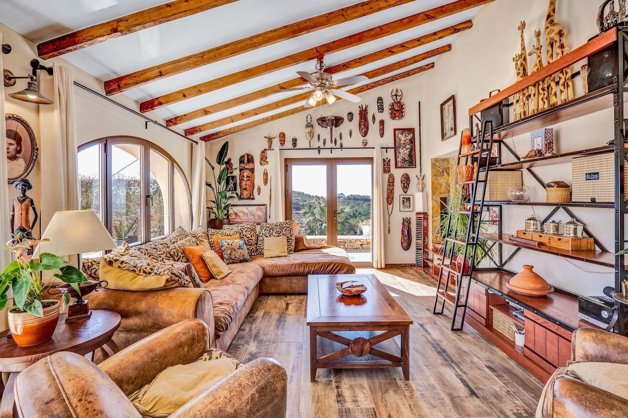 Fully Renovated Finca with Sea Views and Pool for Sale in Benissa