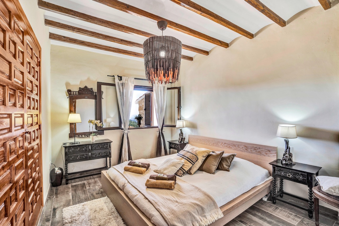 Fully Renovated Finca with Sea Views and Pool for Sale in Benissa