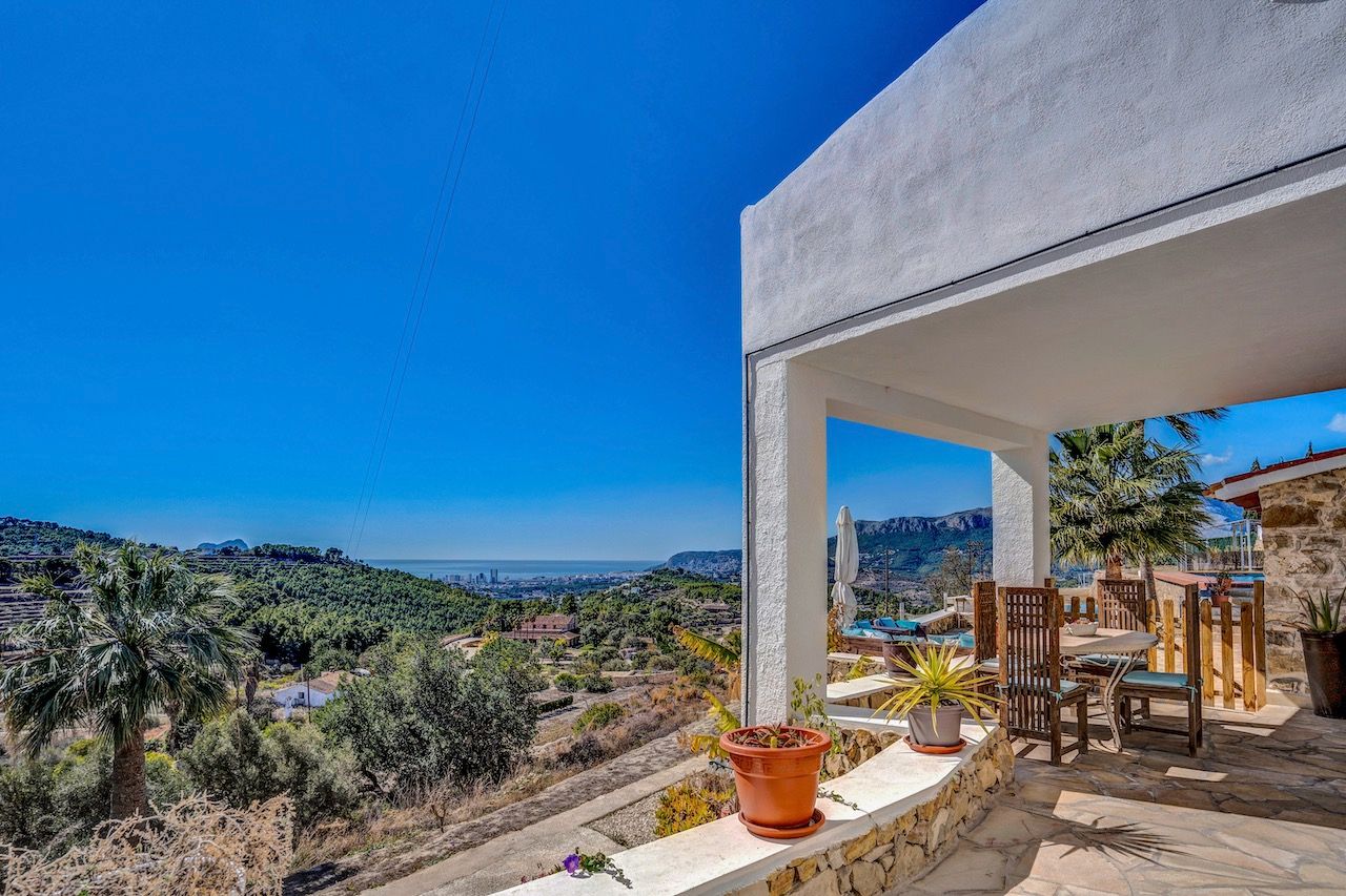 Fully Renovated Finca with Sea Views and Pool for Sale in Benissa