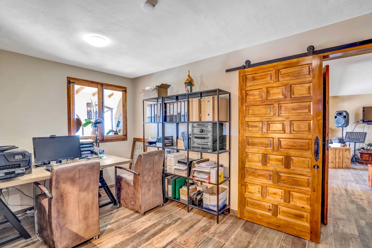 Fully Renovated Finca with Sea Views and Pool for Sale in Benissa