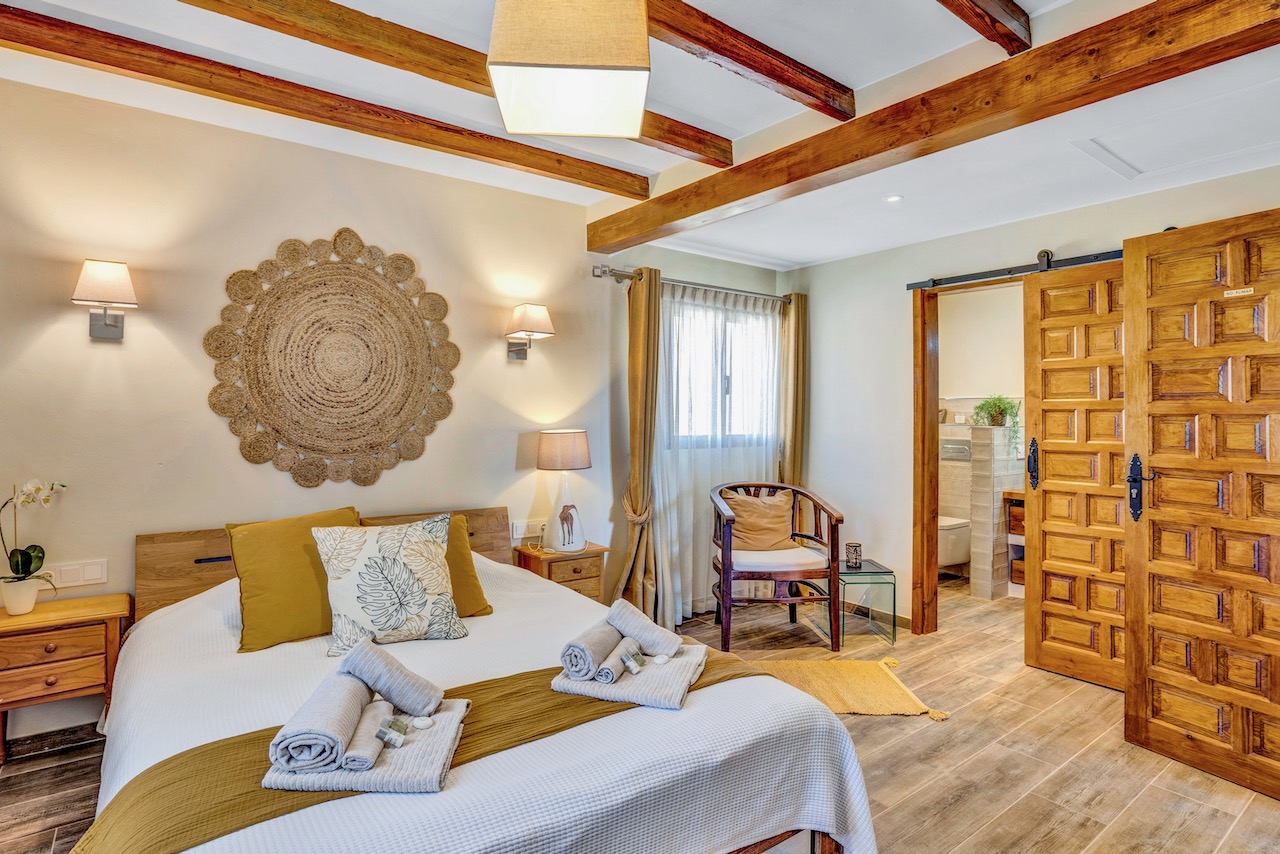 Fully Renovated Finca with Sea Views and Pool for Sale in Benissa
