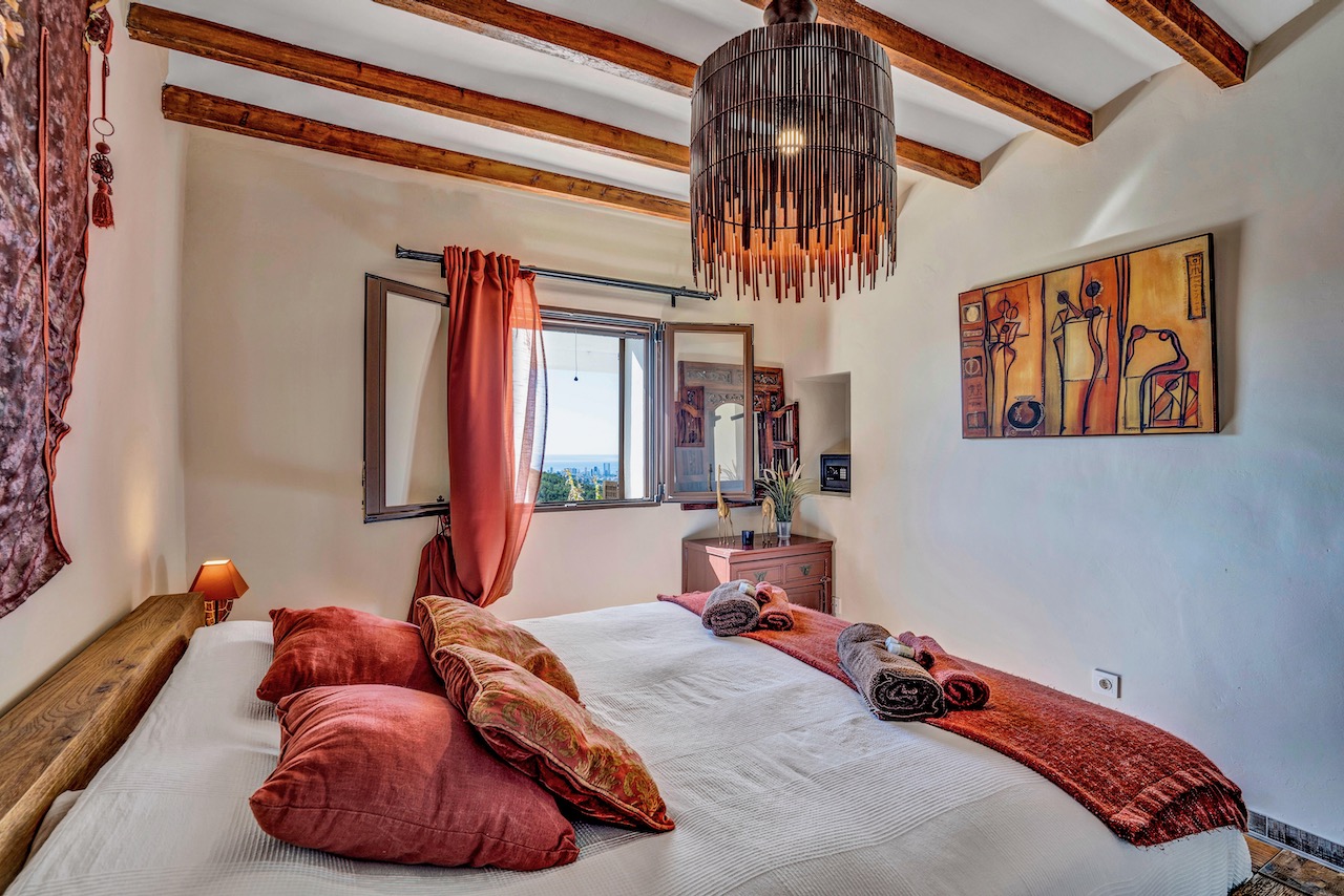 Fully Renovated Finca with Sea Views and Pool for Sale in Benissa