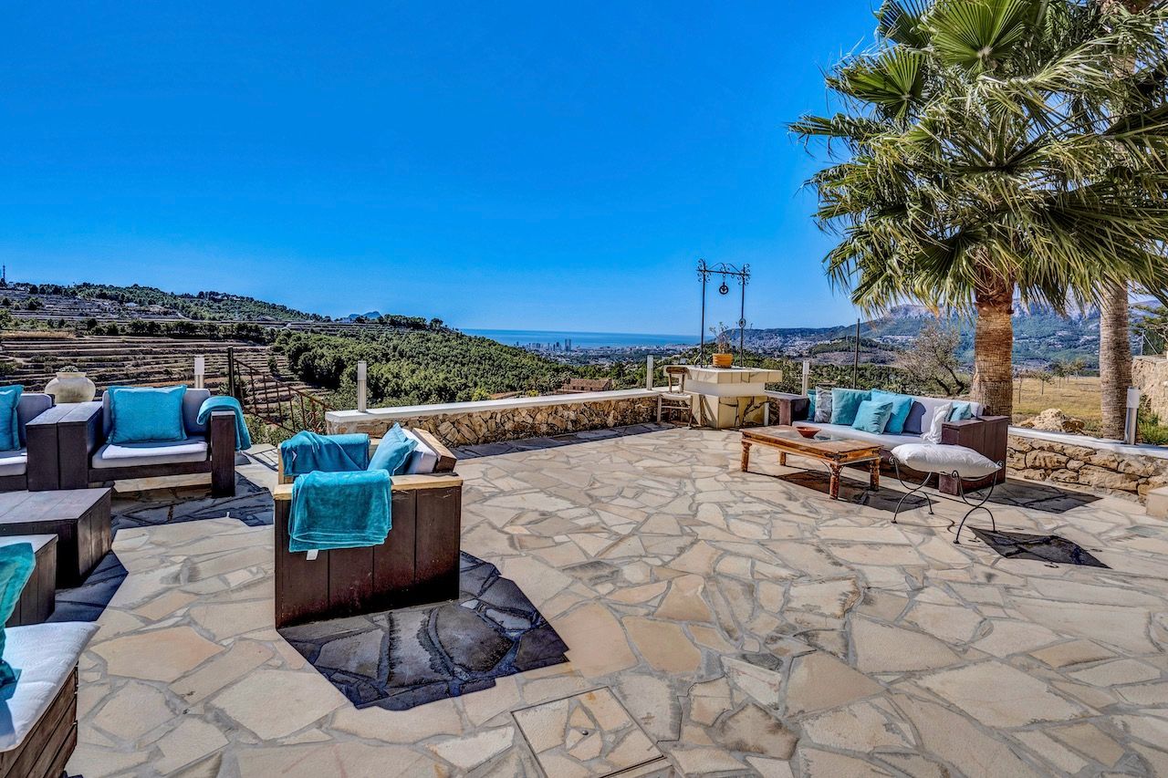 Fully Renovated Finca with Sea Views and Pool for Sale in Benissa