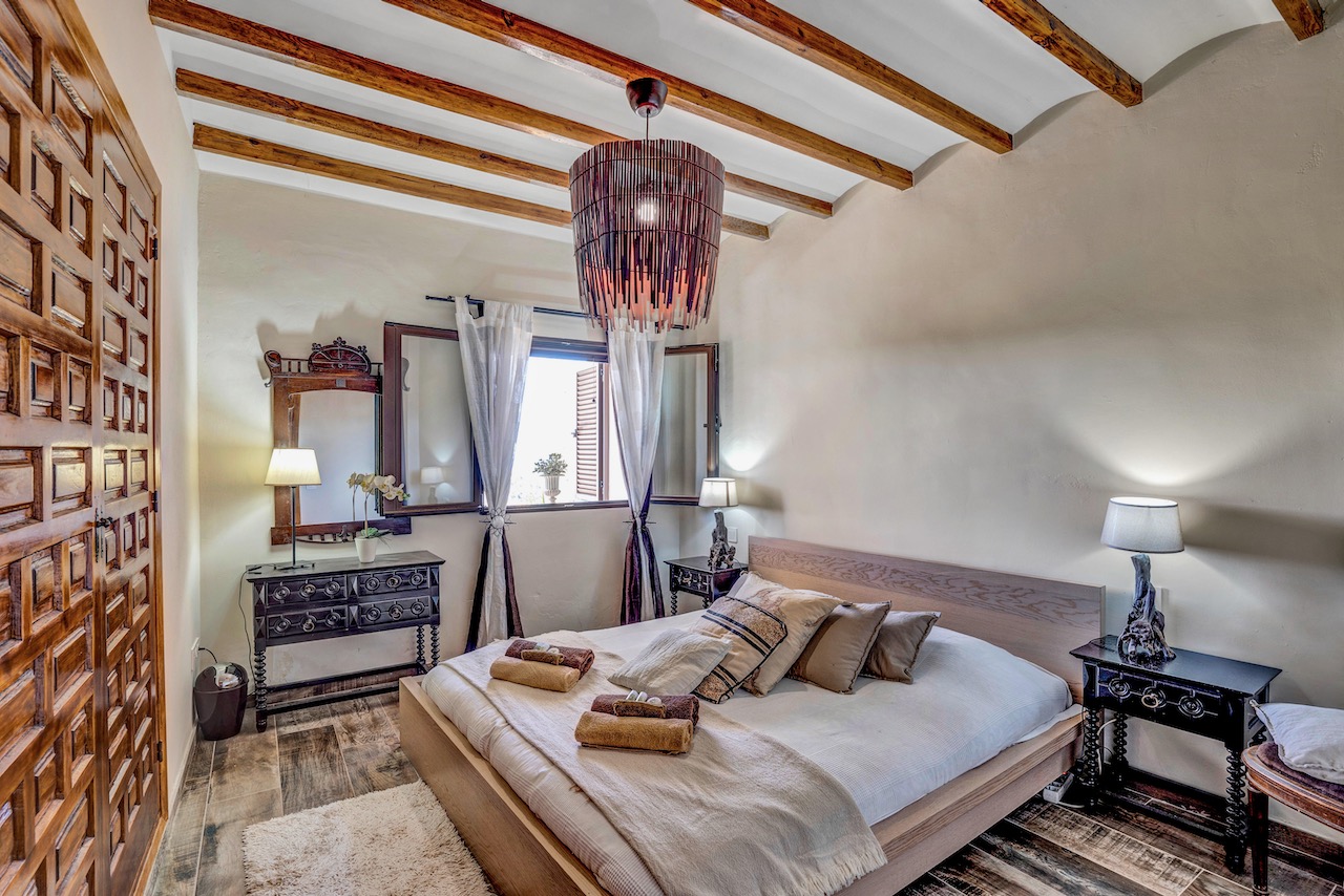 Fully Renovated Finca with Sea Views and Pool for Sale in Benissa