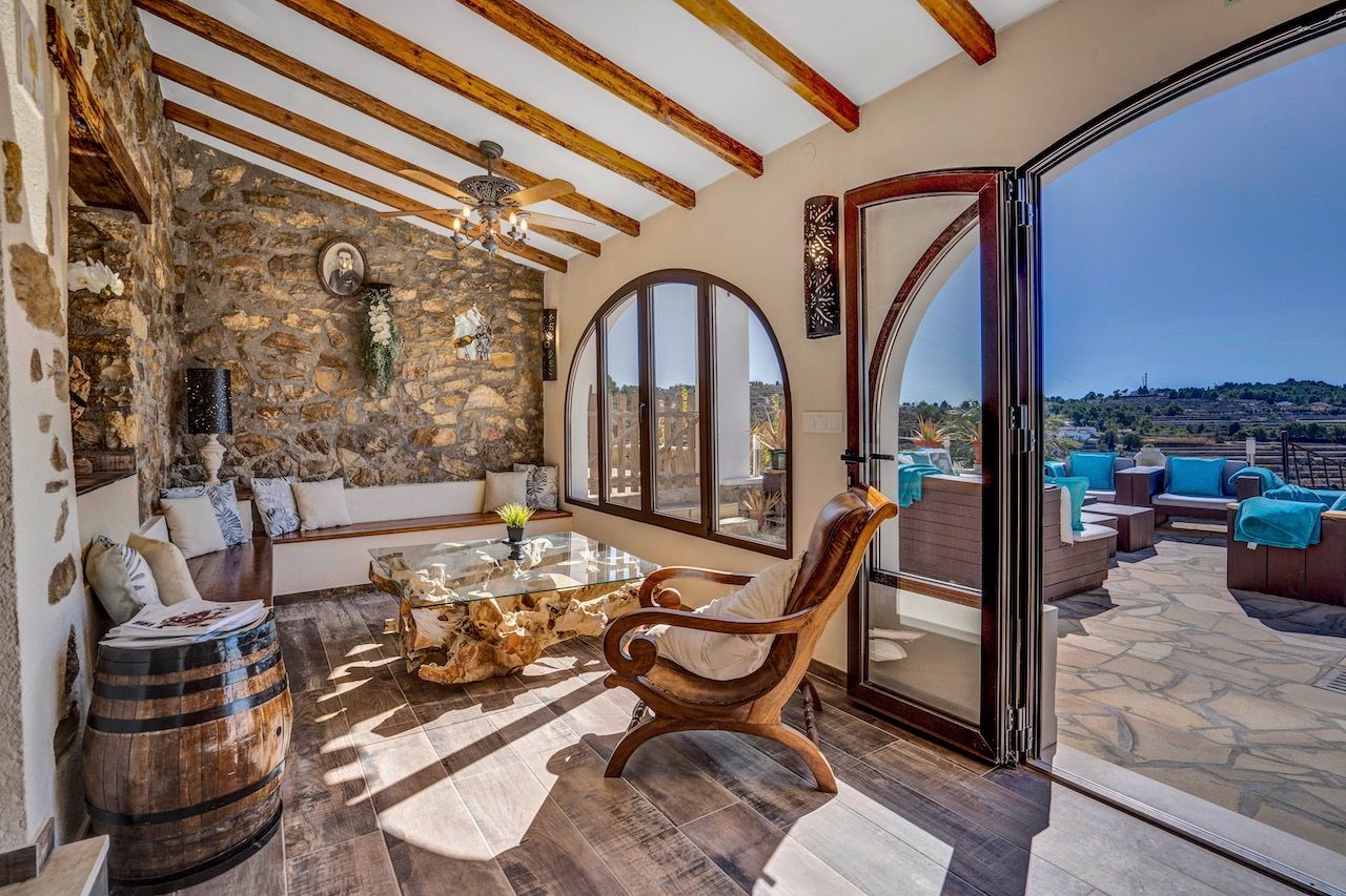 Fully Renovated Finca with Sea Views and Pool for Sale in Benissa