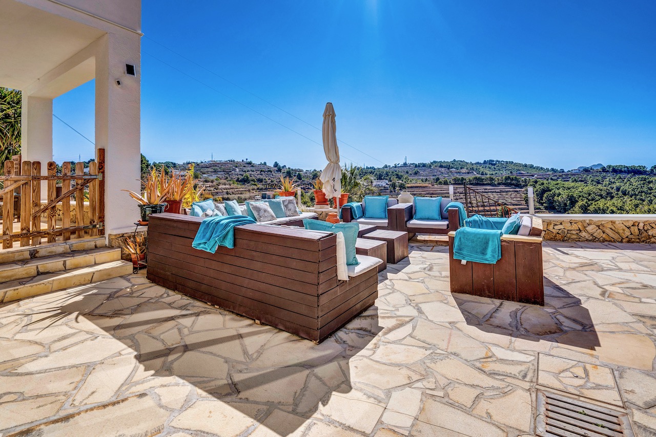 Fully Renovated Finca with Sea Views and Pool for Sale in Benissa