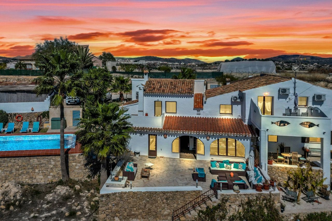 Fully Renovated Finca with Sea Views and Pool for Sale in Benissa
