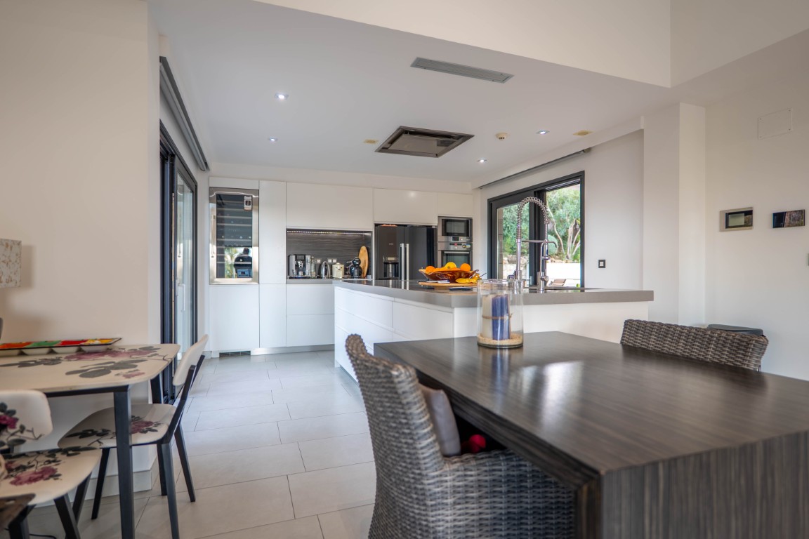 Luxe Vrijstaande Villa Te Koop in Javea met Uitzicht op de Montgó
