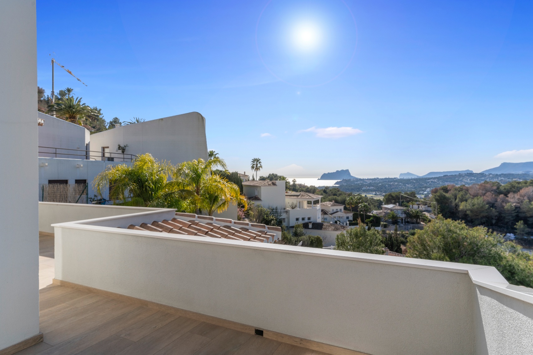 12694NS - Exclusieve moderne villa te koop in Moraira Paichi met panoramisch zeezicht