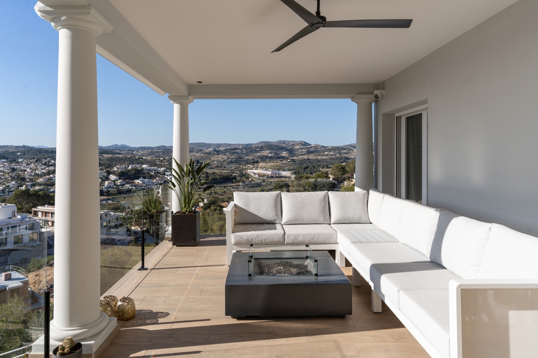 12694NS - Exclusieve moderne villa te koop in Moraira Paichi met panoramisch zeezicht