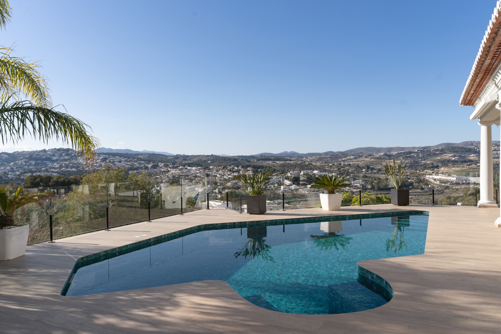 12694NS - Exclusieve moderne villa te koop in Moraira Paichi met panoramisch zeezicht