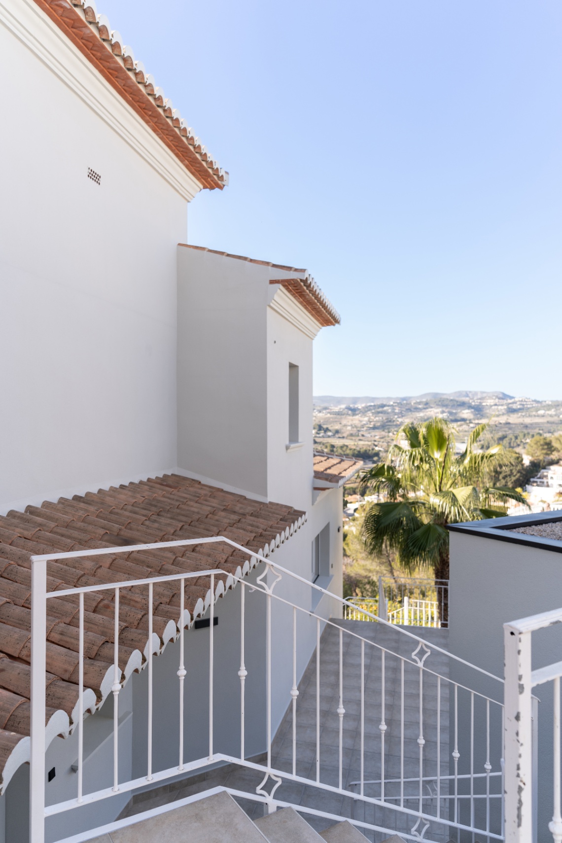 12694NS - Exclusieve moderne villa te koop in Moraira Paichi met panoramisch zeezicht