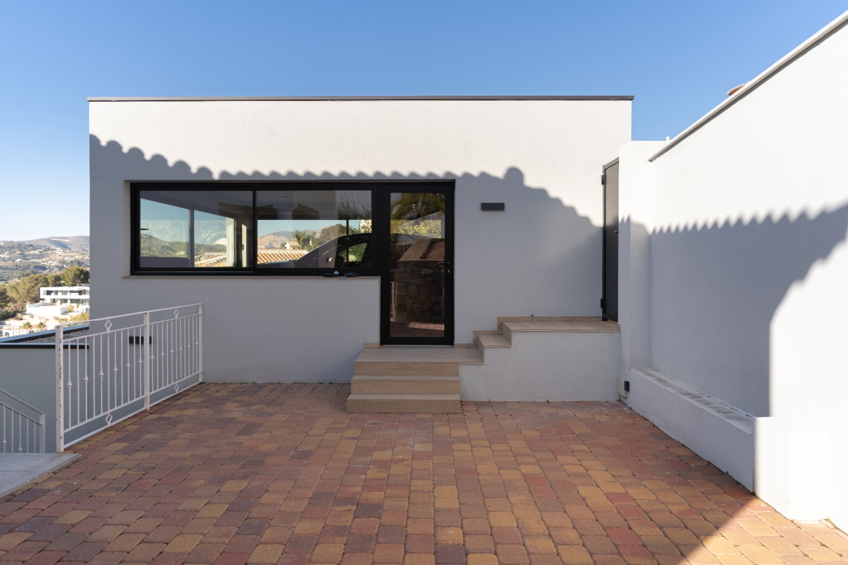 12694NS - Exclusieve moderne villa te koop in Moraira Paichi met panoramisch zeezicht