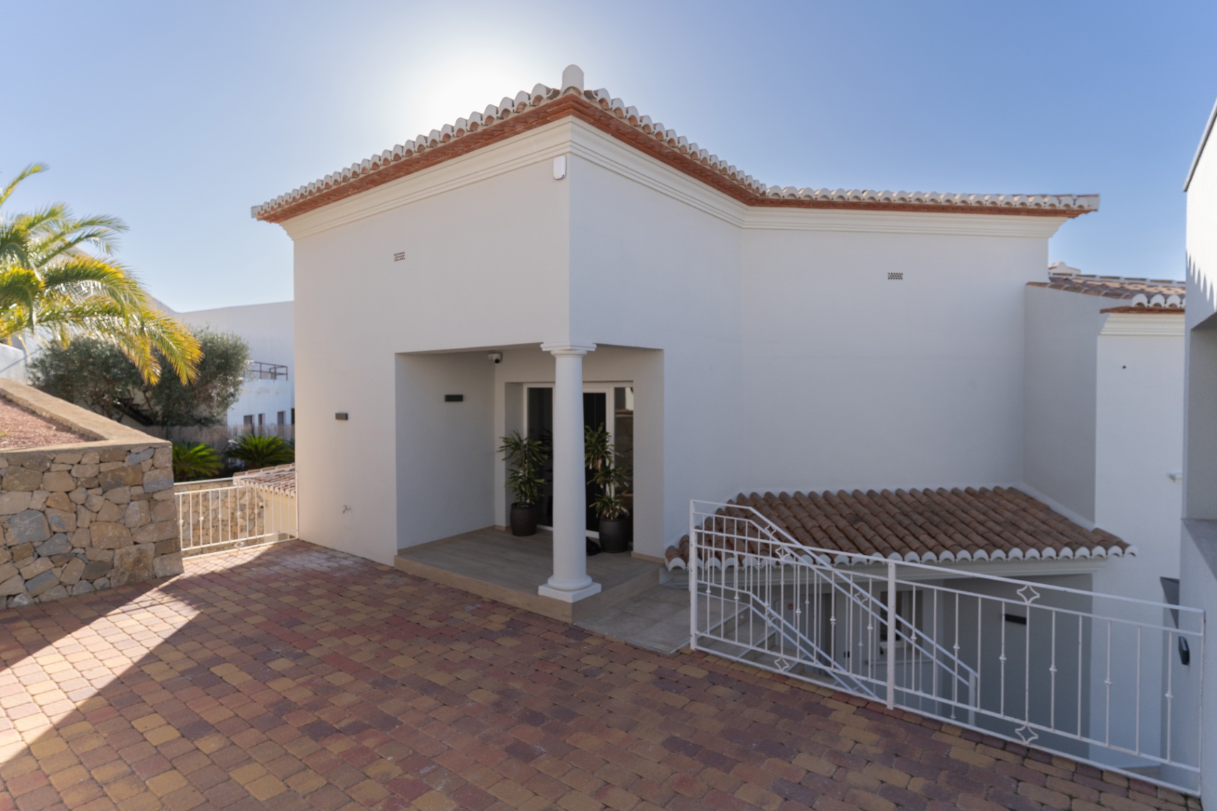 12694NS - Exclusieve moderne villa te koop in Moraira Paichi met panoramisch zeezicht
