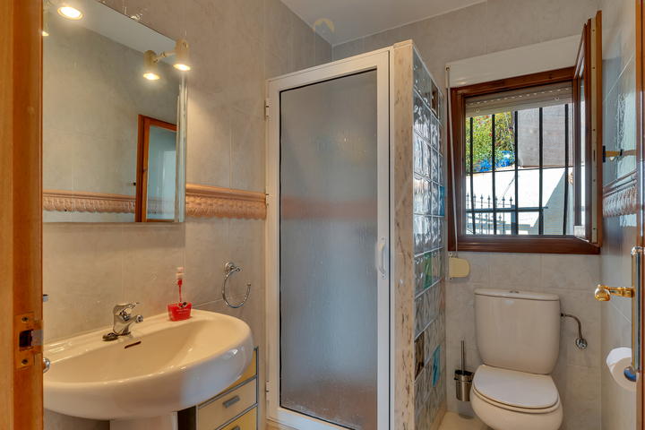 Characterful Spanish villa with guest accommodations and panoramic views in the Jalón Valley.