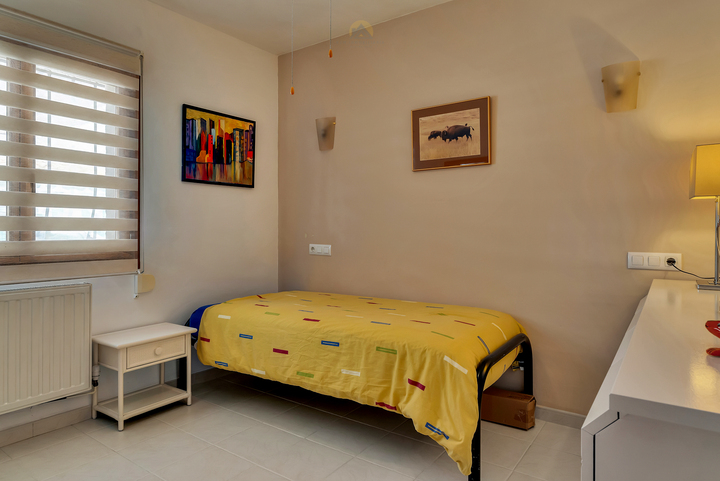 Characterful Spanish villa with guest accommodations and panoramic views in the Jalón Valley.