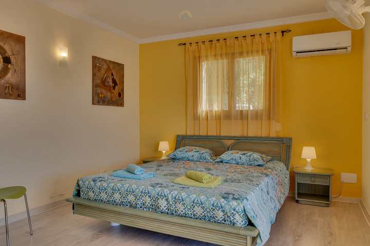 Characterful Spanish villa with guest accommodations and panoramic views in the Jalón Valley.
