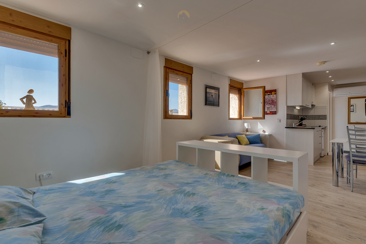 Characterful Spanish villa with guest accommodations and panoramic views in the Jalón Valley.