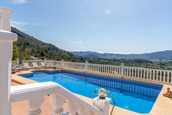 Characterful Spanish villa with guest accommodations and panoramic views in the Jalón Valley.