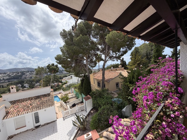 Charming villa with sea view in Moraira