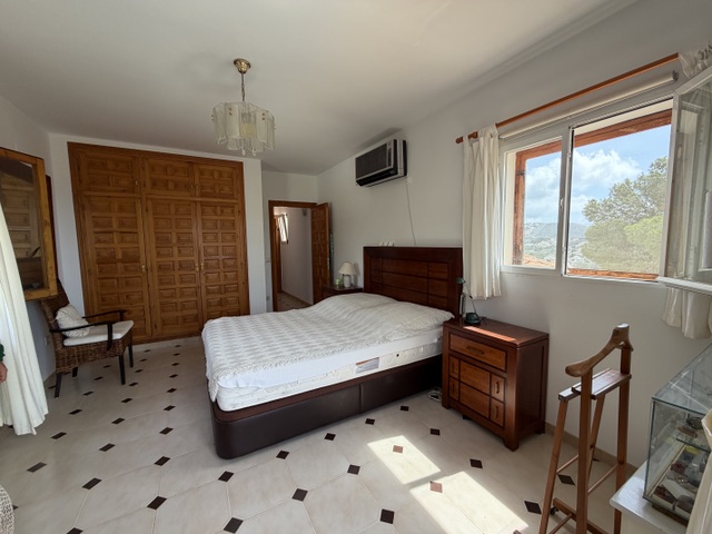 Charming villa with sea view in Moraira