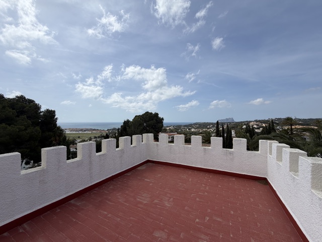 Charming villa with sea view in Moraira