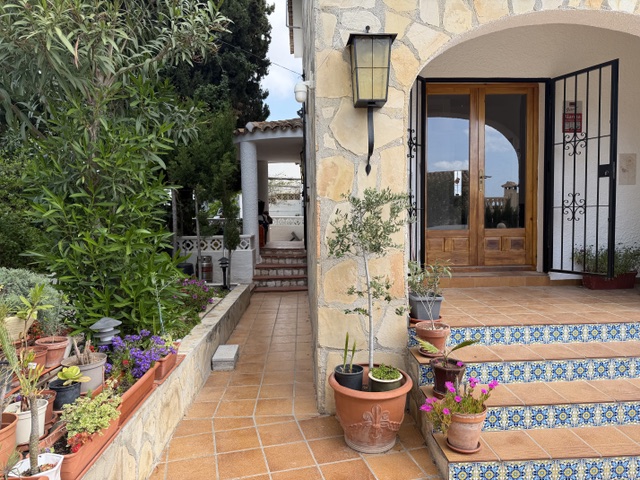 Charming villa with sea view in Moraira
