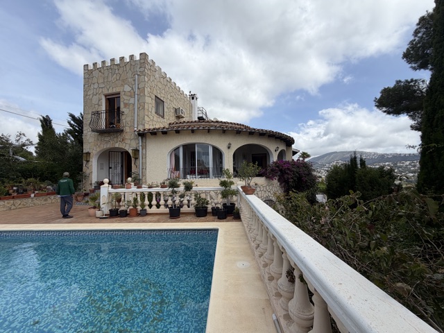 Charming villa with sea view in Moraira