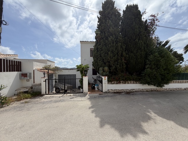 Charming villa with sea view in Moraira