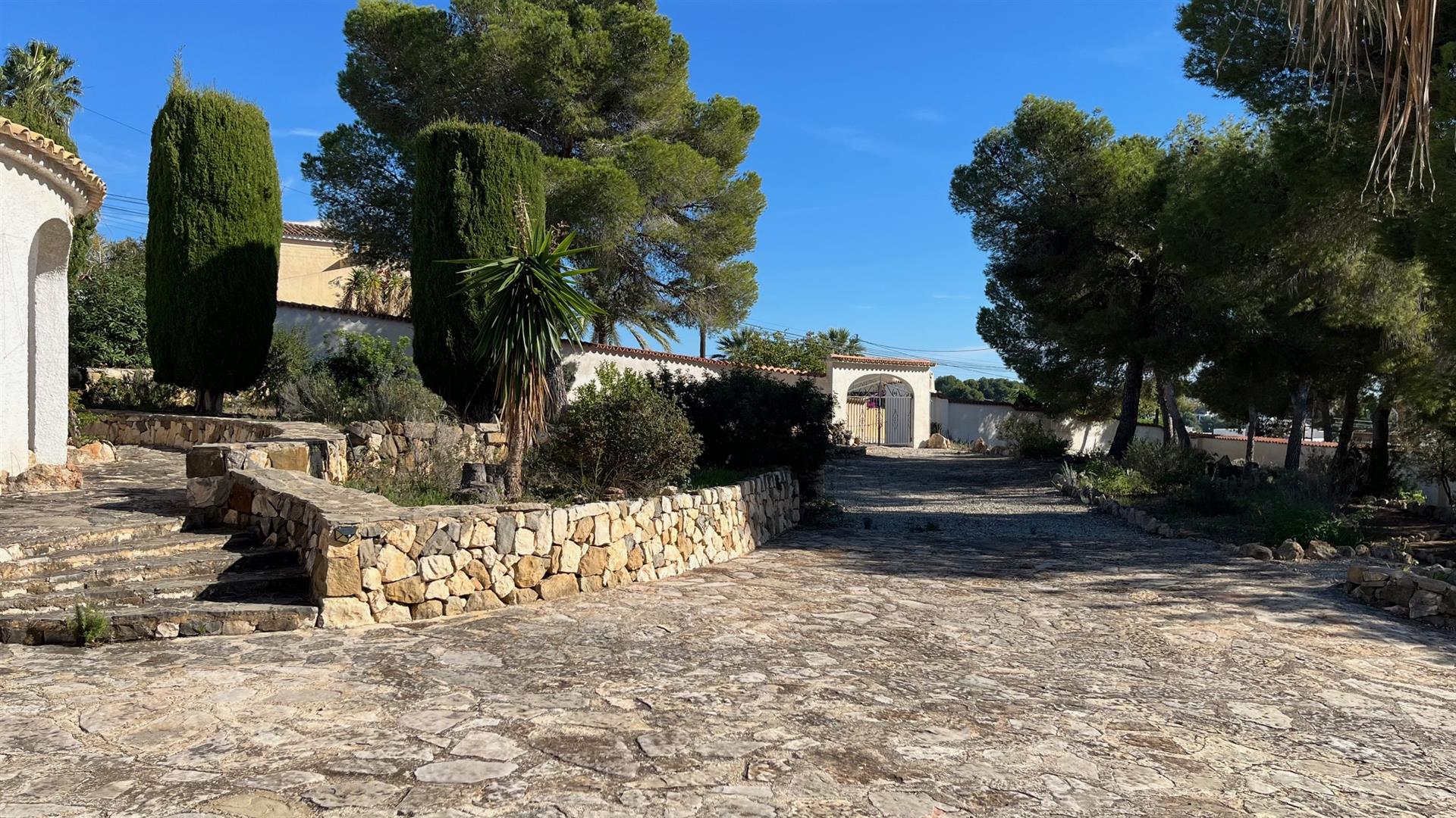 Authentic Mediterranean villa with ample opportunities in a prime location in Benissa Costa.