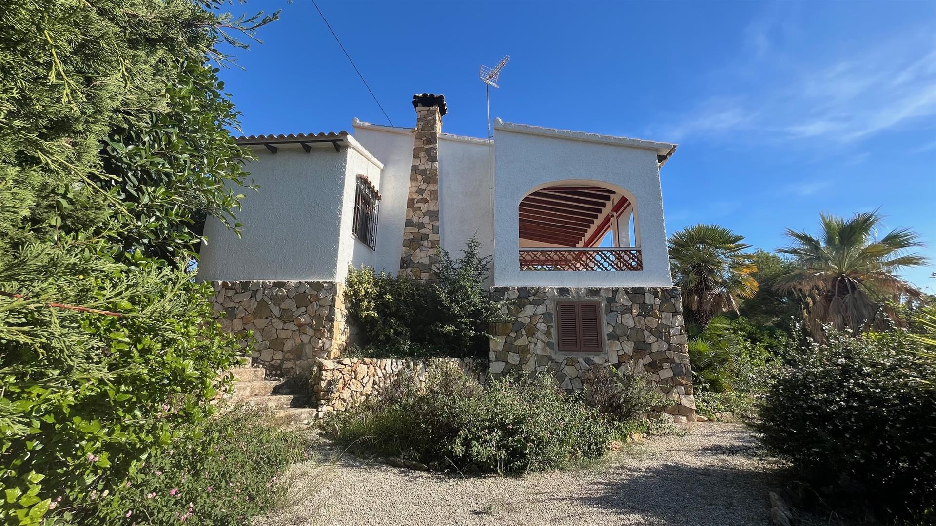 Authentic Mediterranean villa with ample opportunities in a prime location in Benissa Costa.
