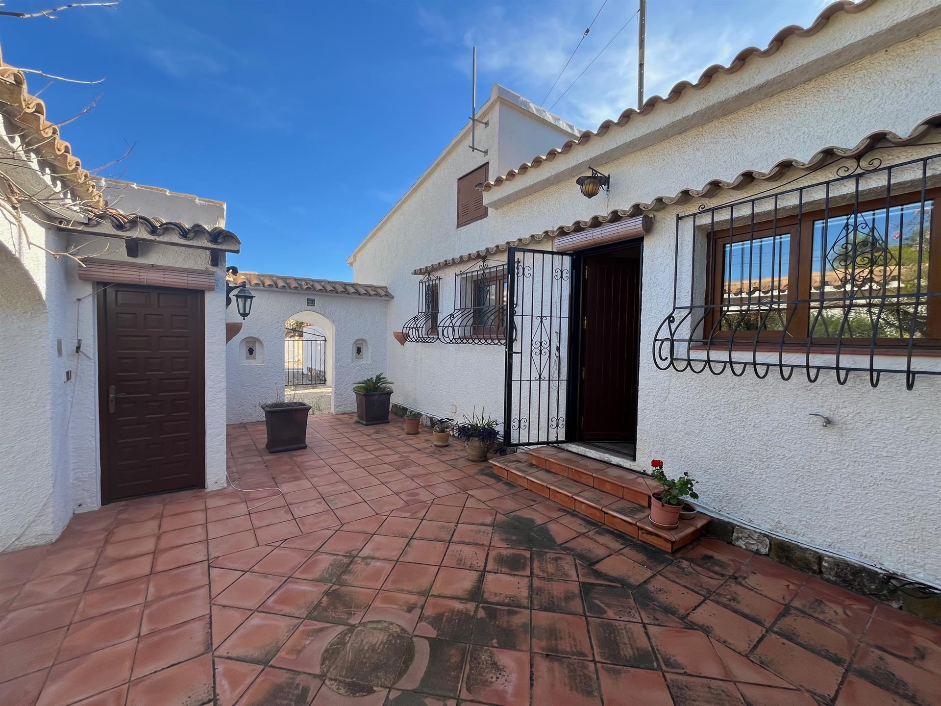 Authentic Mediterranean villa with ample opportunities in a prime location in Benissa Costa.