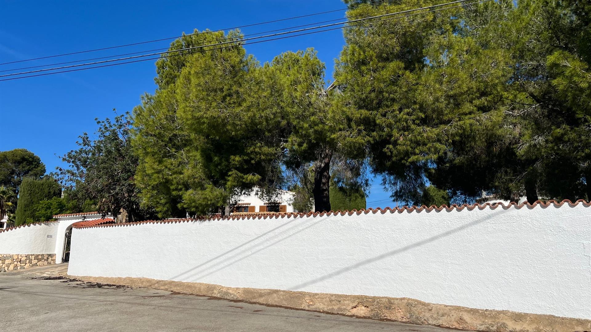 Authentic Mediterranean villa with ample opportunities in a prime location in Benissa Costa.