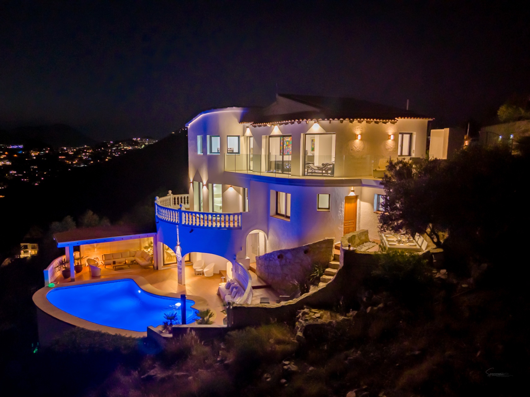 12717DR - Villa completamente renovada con vistas panorámicas al mar en El Portet.
