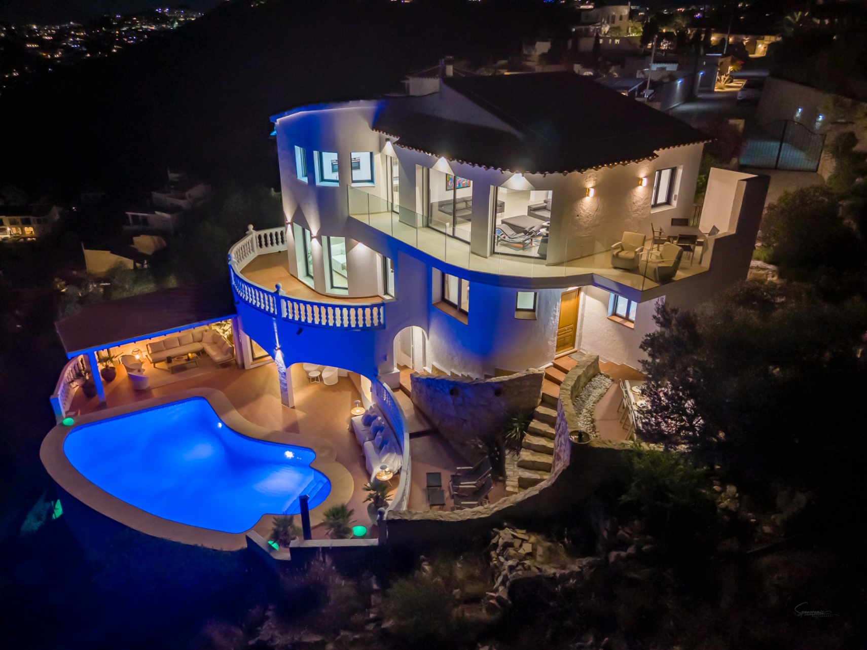 12717DR - Villa completamente renovada con vistas panorámicas al mar en El Portet.
