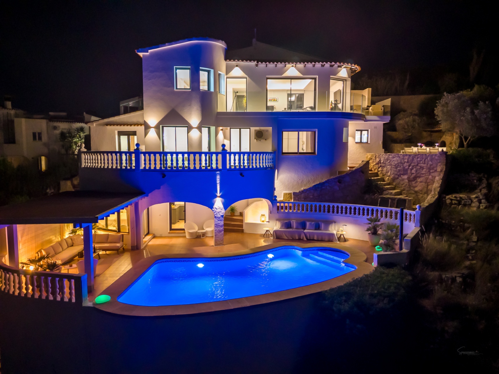 12717DR - Villa completamente renovada con vistas panorámicas al mar en El Portet.