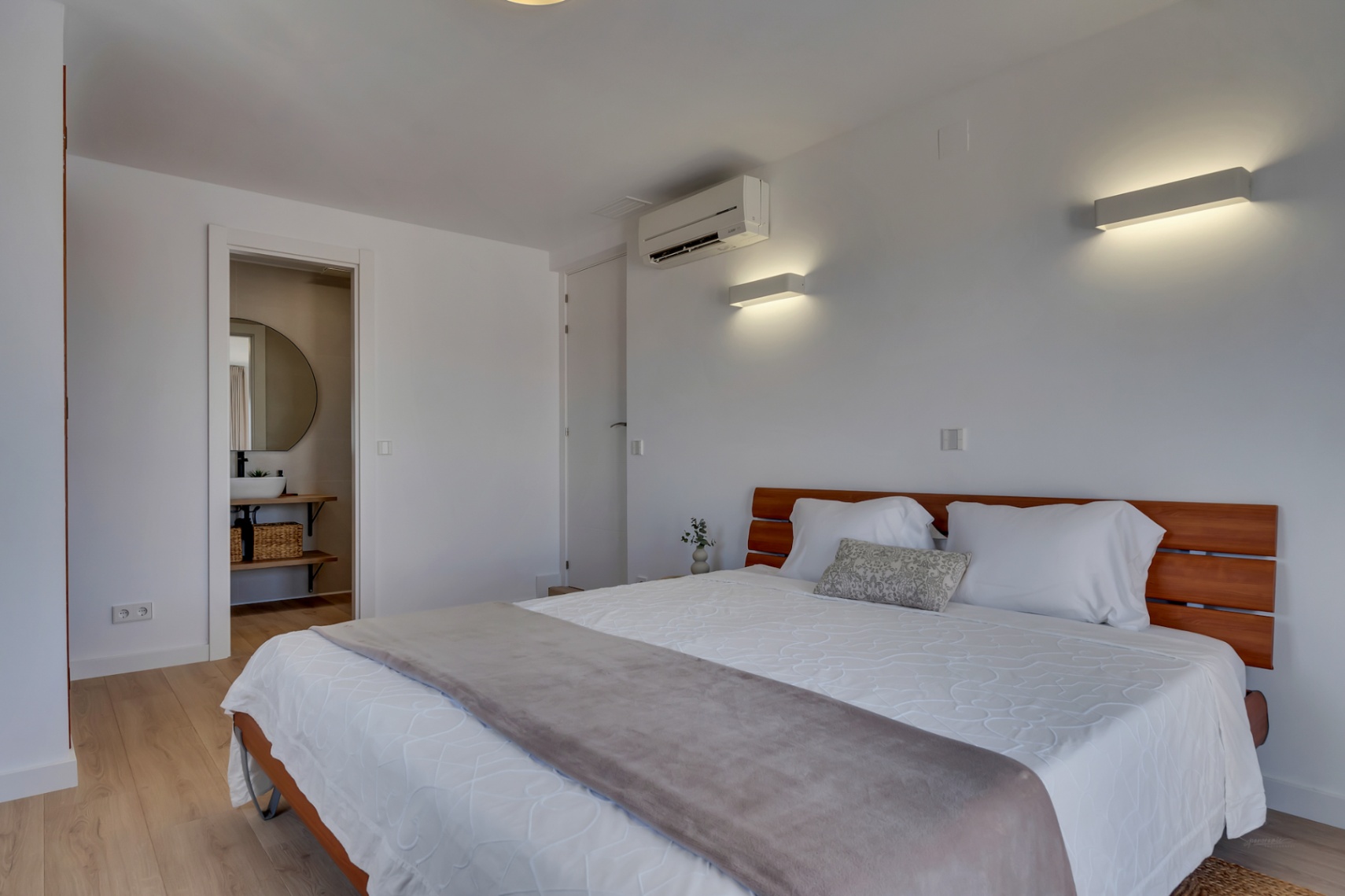 12717DR - Villa completamente renovada con vistas panorámicas al mar en El Portet.