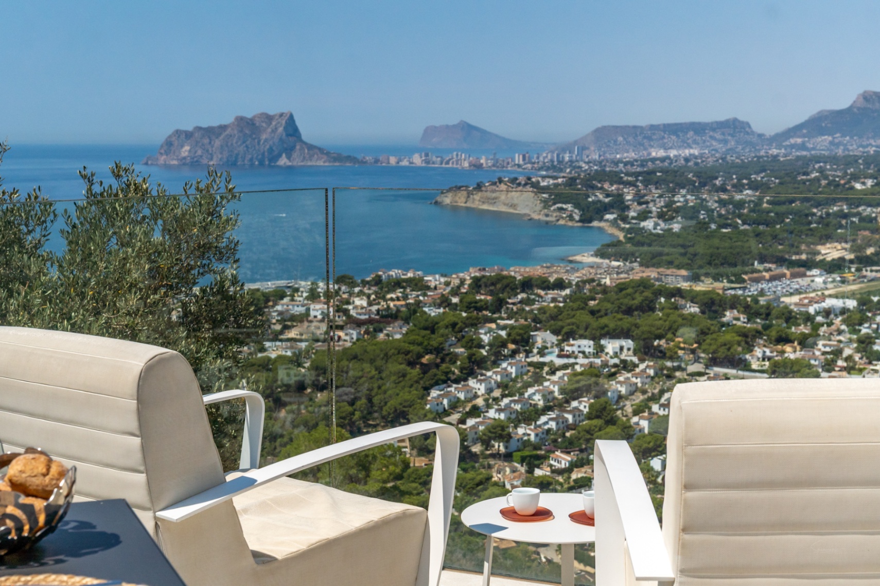 12717DR - Villa completamente renovada con vistas panorámicas al mar en El Portet.