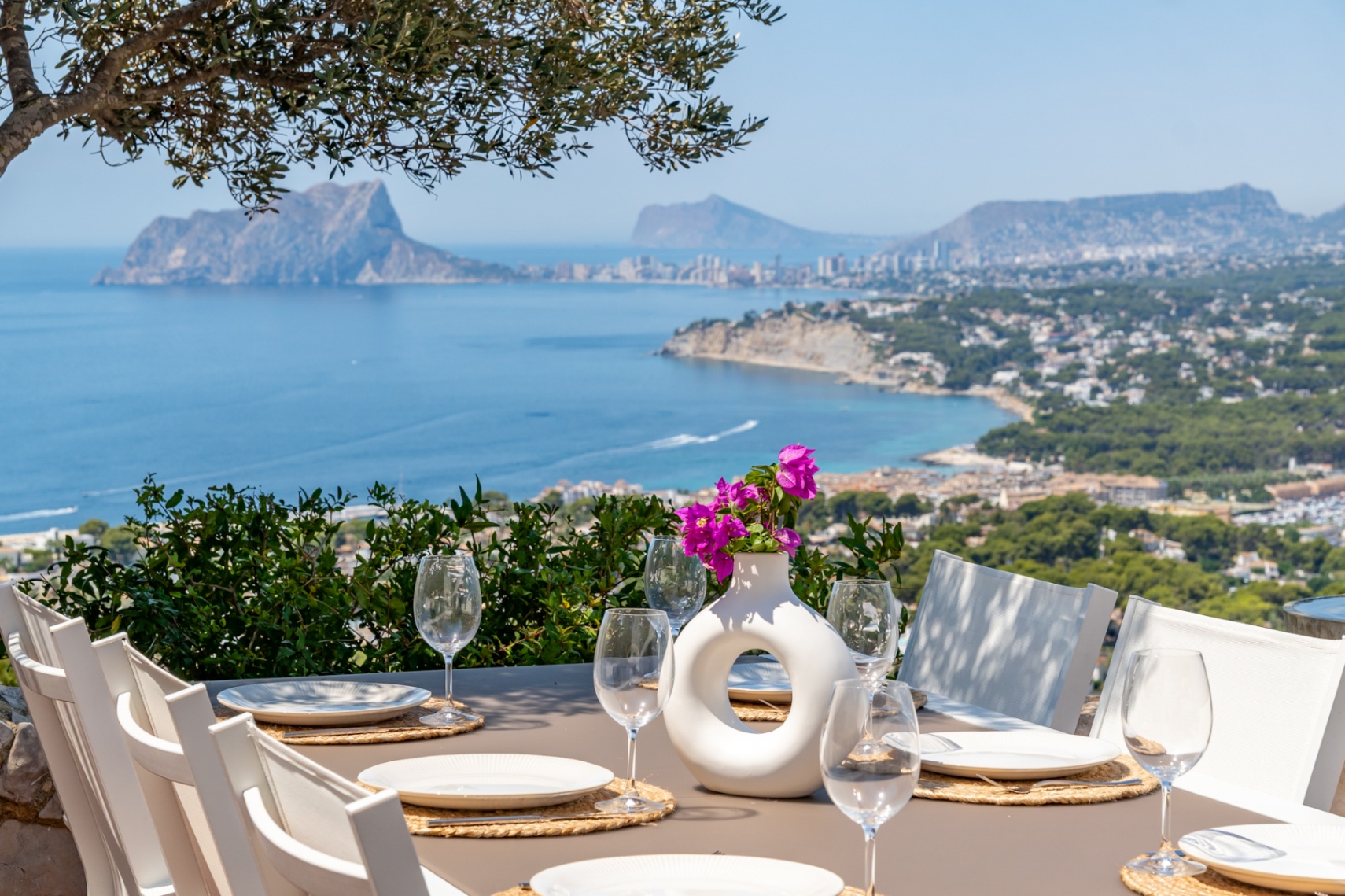 12717DR - Villa completamente renovada con vistas panorámicas al mar en El Portet.