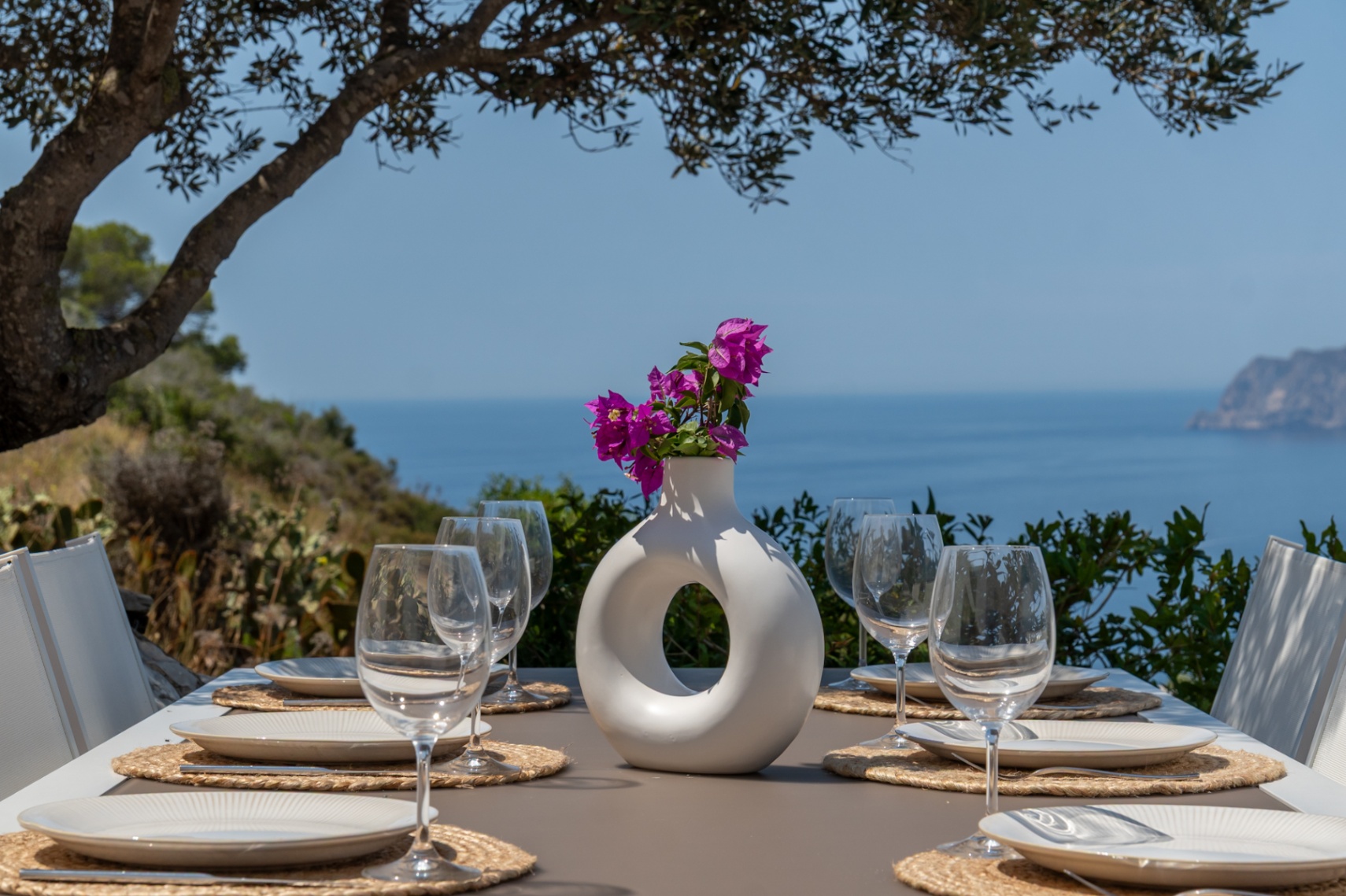 12717DR - Villa completamente renovada con vistas panorámicas al mar en El Portet.