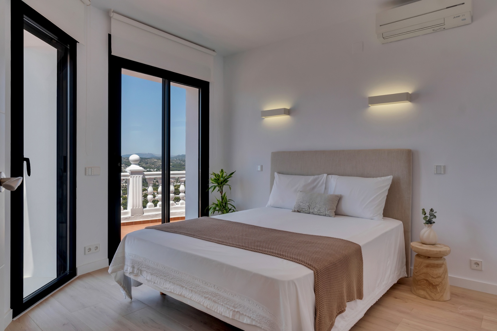 12717DR - Villa completamente renovada con vistas panorámicas al mar en El Portet.