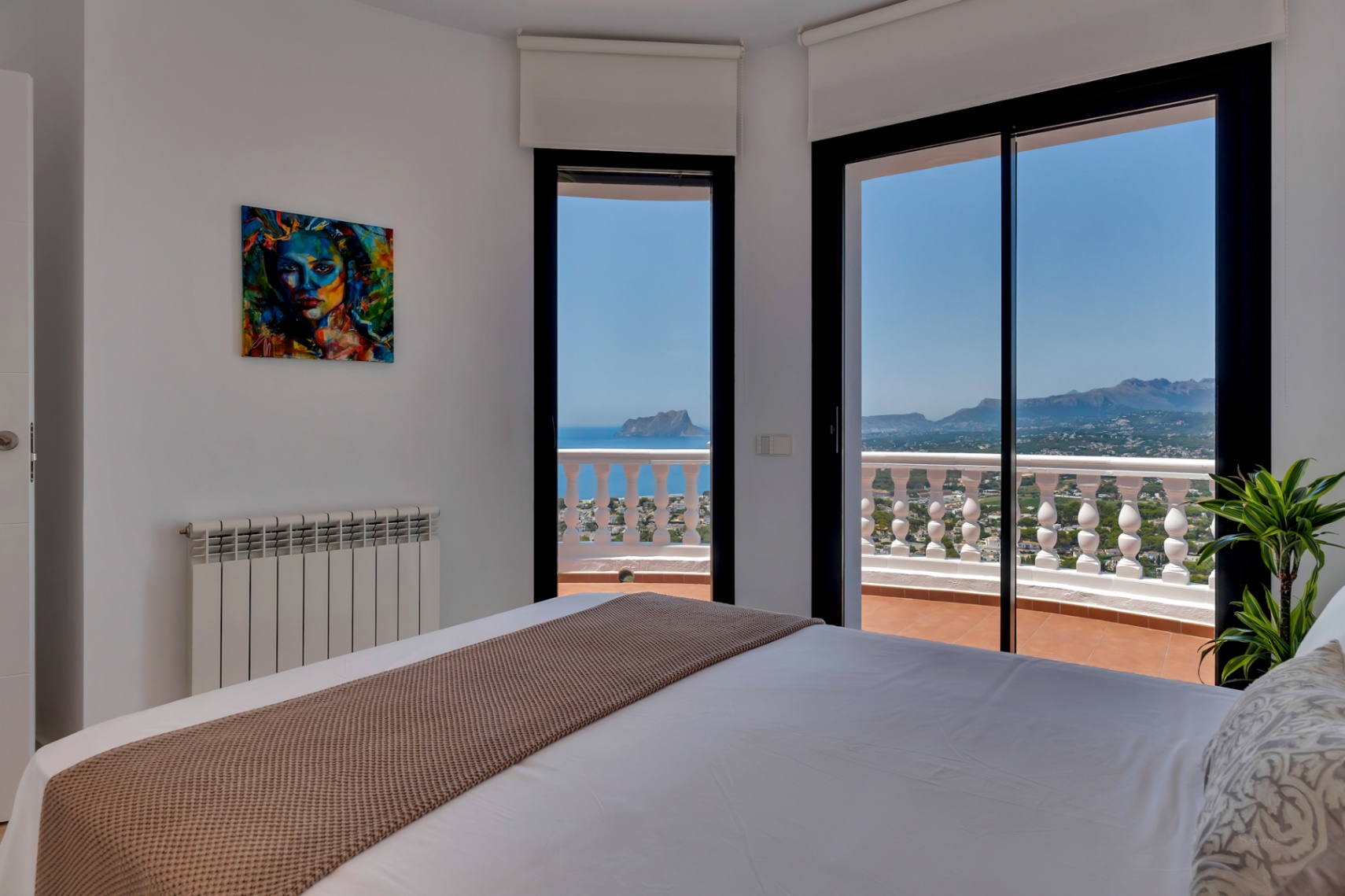 12717DR - Villa completamente renovada con vistas panorámicas al mar en El Portet.