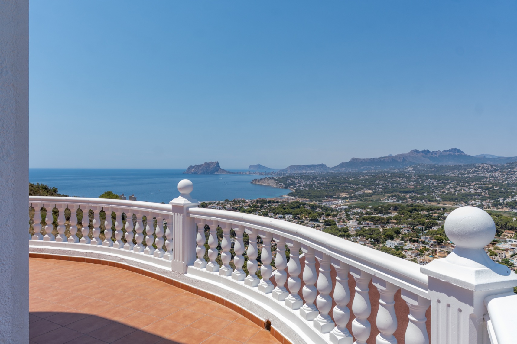 12717DR - Villa completamente renovada con vistas panorámicas al mar en El Portet.