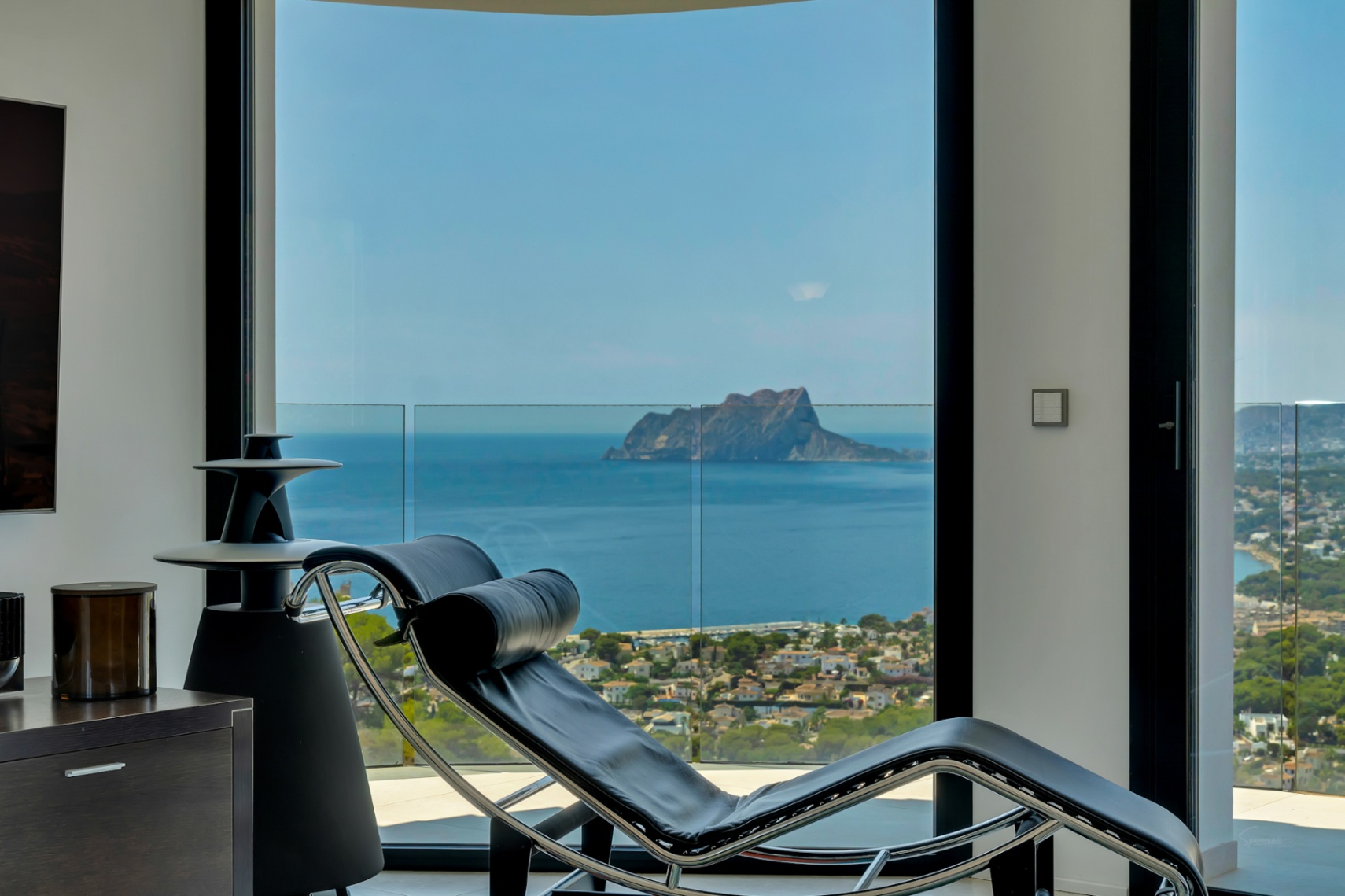 12717DR - Villa completamente renovada con vistas panorámicas al mar en El Portet.