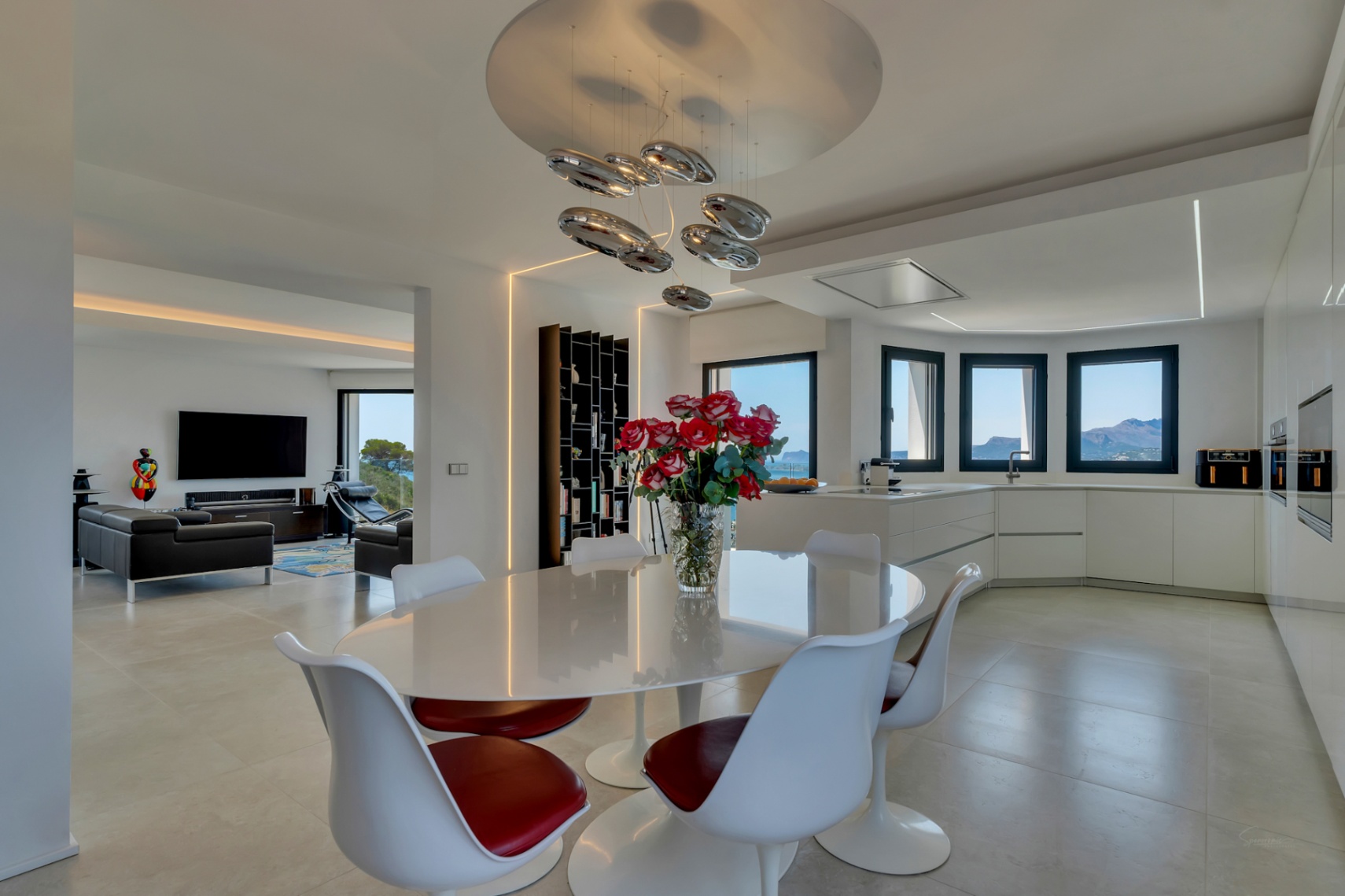 12717DR - Villa completamente renovada con vistas panorámicas al mar en El Portet.