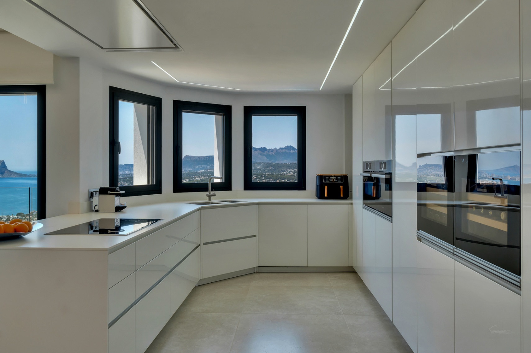 12717DR - Villa completamente renovada con vistas panorámicas al mar en El Portet.