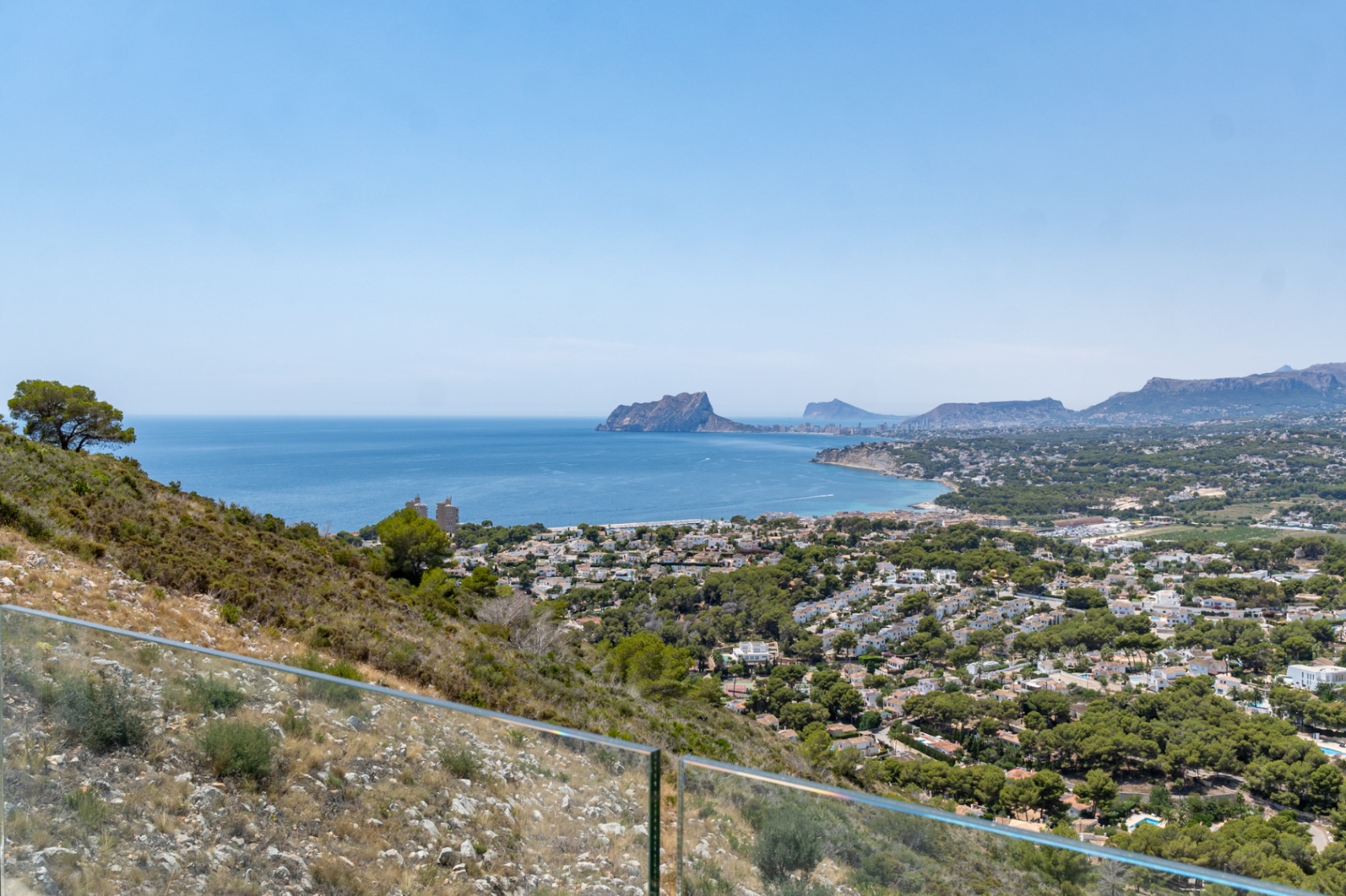 12717DR - Villa completamente renovada con vistas panorámicas al mar en El Portet.