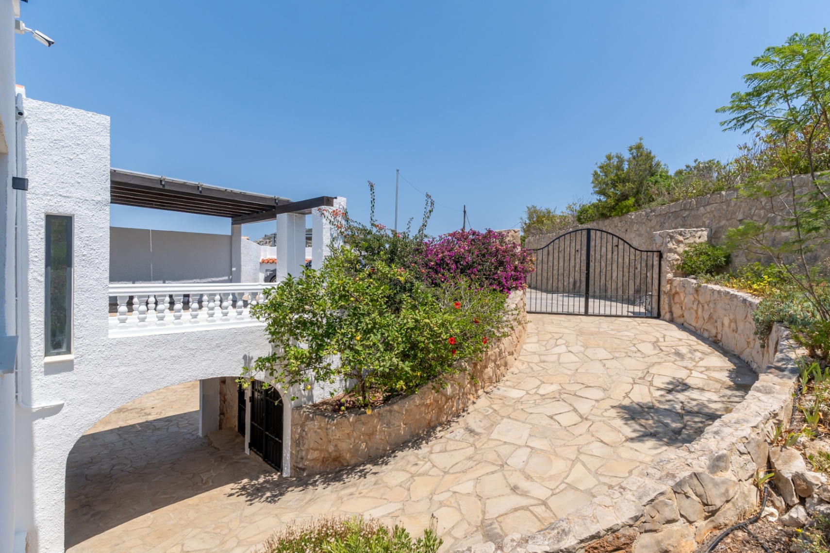 12717DR - Villa completamente renovada con vistas panorámicas al mar en El Portet.